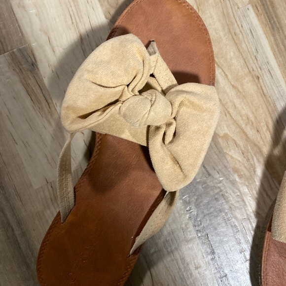 Sandals - Picture 2 of 6